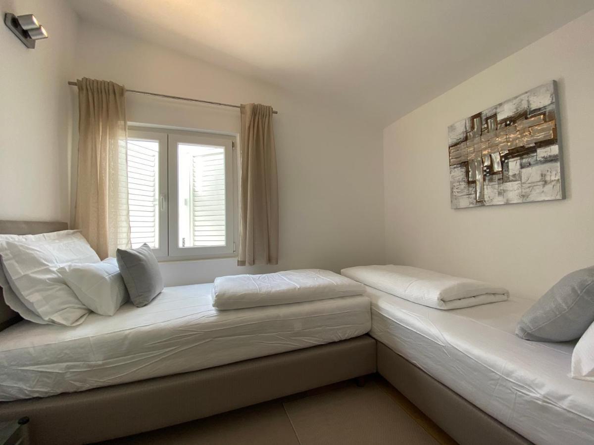 Holiday House Laura Vir Esterno foto