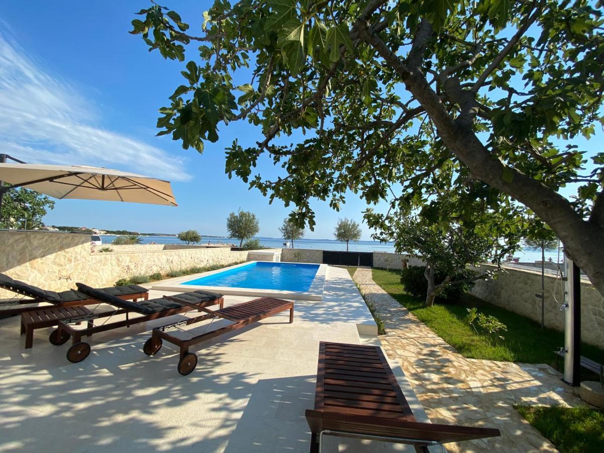 Holiday House Laura Vir Esterno foto