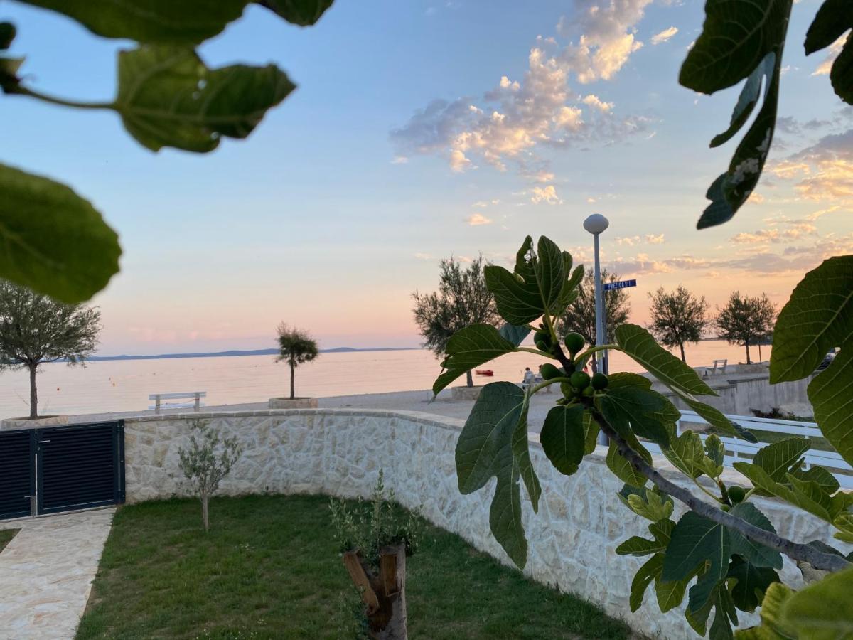 Holiday House Laura Vir Esterno foto