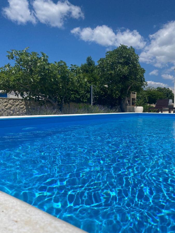 Holiday House Laura Vir Esterno foto